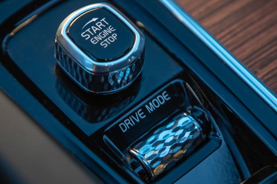Детали интерьера Volvo S60 T5 Momentum 2018 года  (NA) (фото 33 из 41)